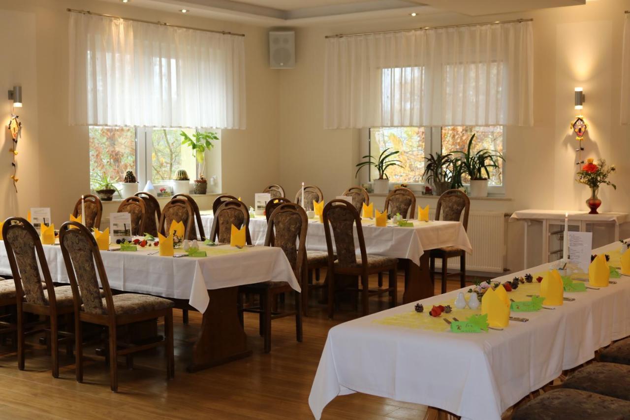 Hotel Und Restaurant Karpfenschaenke Schenkendobern Exterior photo